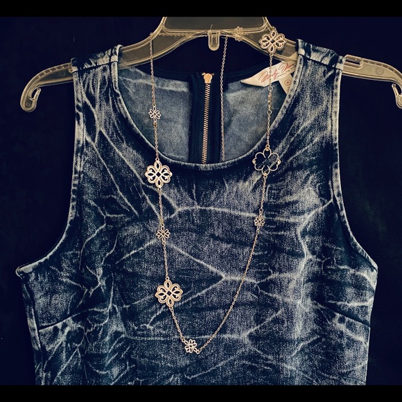 New Women’s MARILYN MONROE Blue Denim Romper, Size Medium - Picture 3 of 10